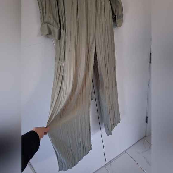 Joie/ Elegant Sage Green Jumpsuit/ Pleated/ Size US S - Picture 9 of 16